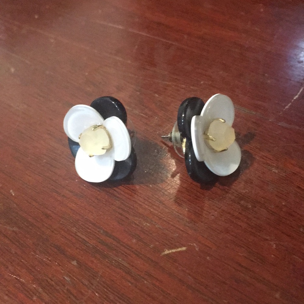 Flower stud earrings by Kate Spade